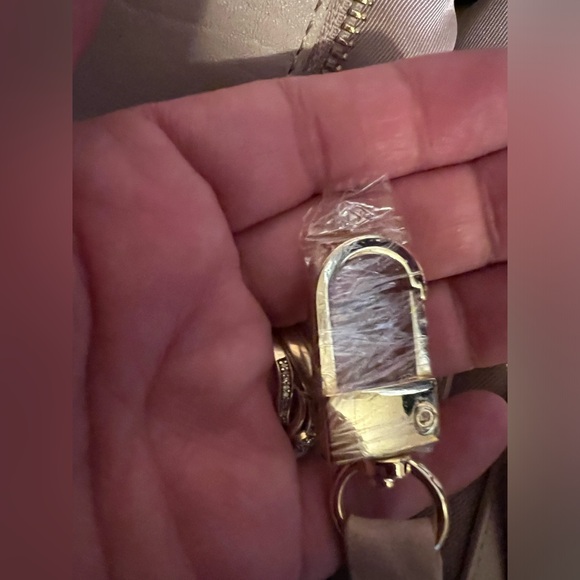 Antonio Melani Bubble leather tote bag, cream blush, NWOT - Picture 6 of 6